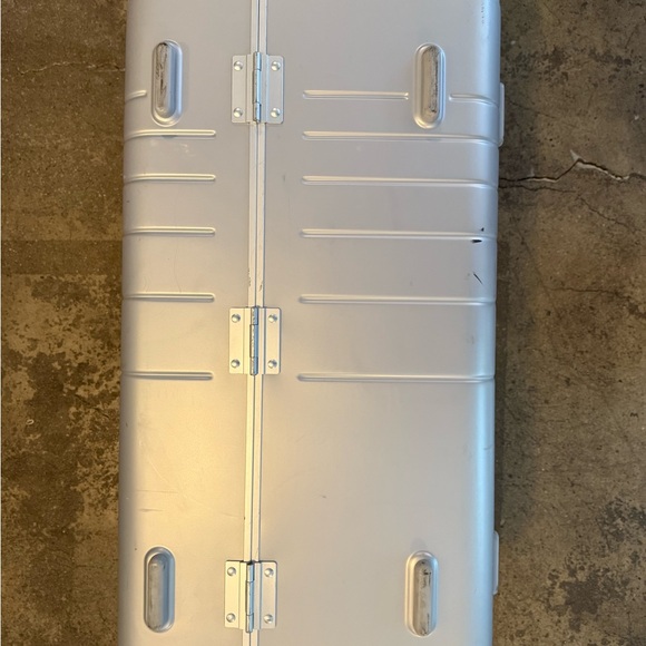 Monos Trunk Silver Hard Shell Suitcase - Picture 14 of 15